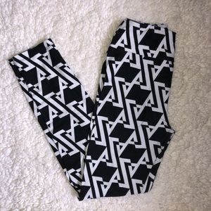 Lularoe leggings. NWOT.